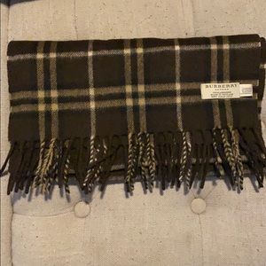Burberry cashmere scarf in brown check pattern